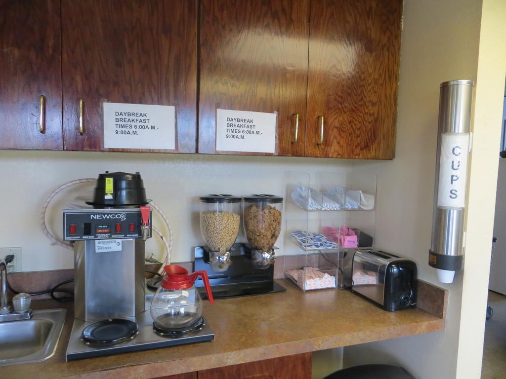 Americas Best Value Inn Ozark Buitenkant foto