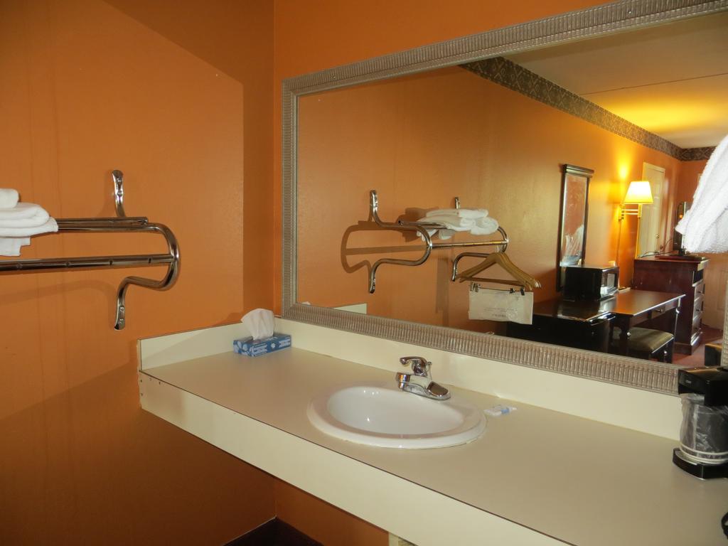 Americas Best Value Inn Ozark Buitenkant foto